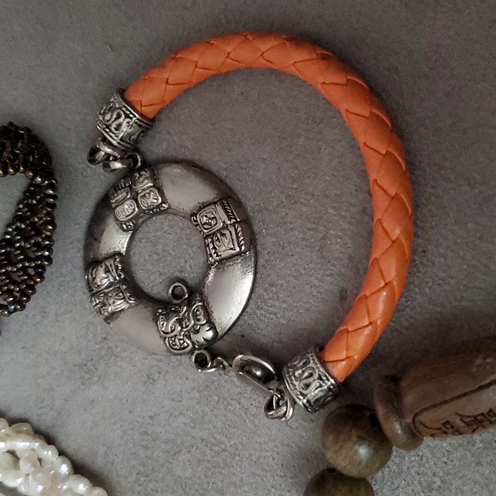 5 Bracelets - Picture 5 of 5